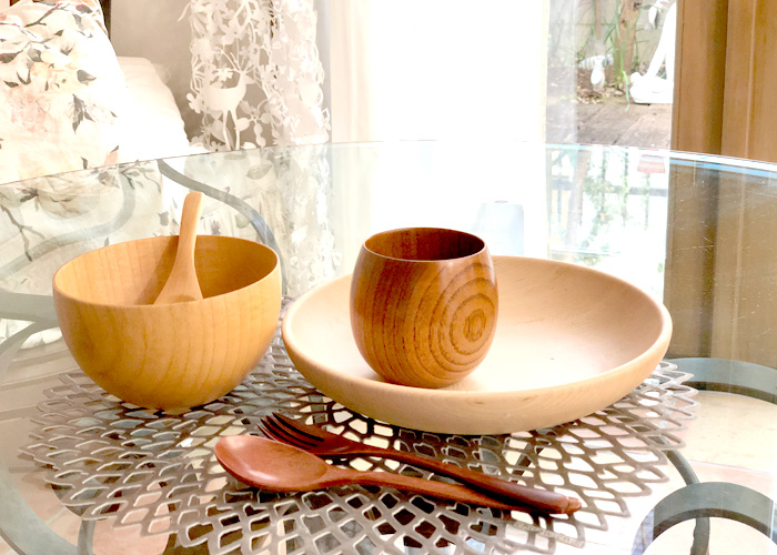 大切な人と過ごす、食事の時間。温もりを感じる木製の食器で日常に彩りを。